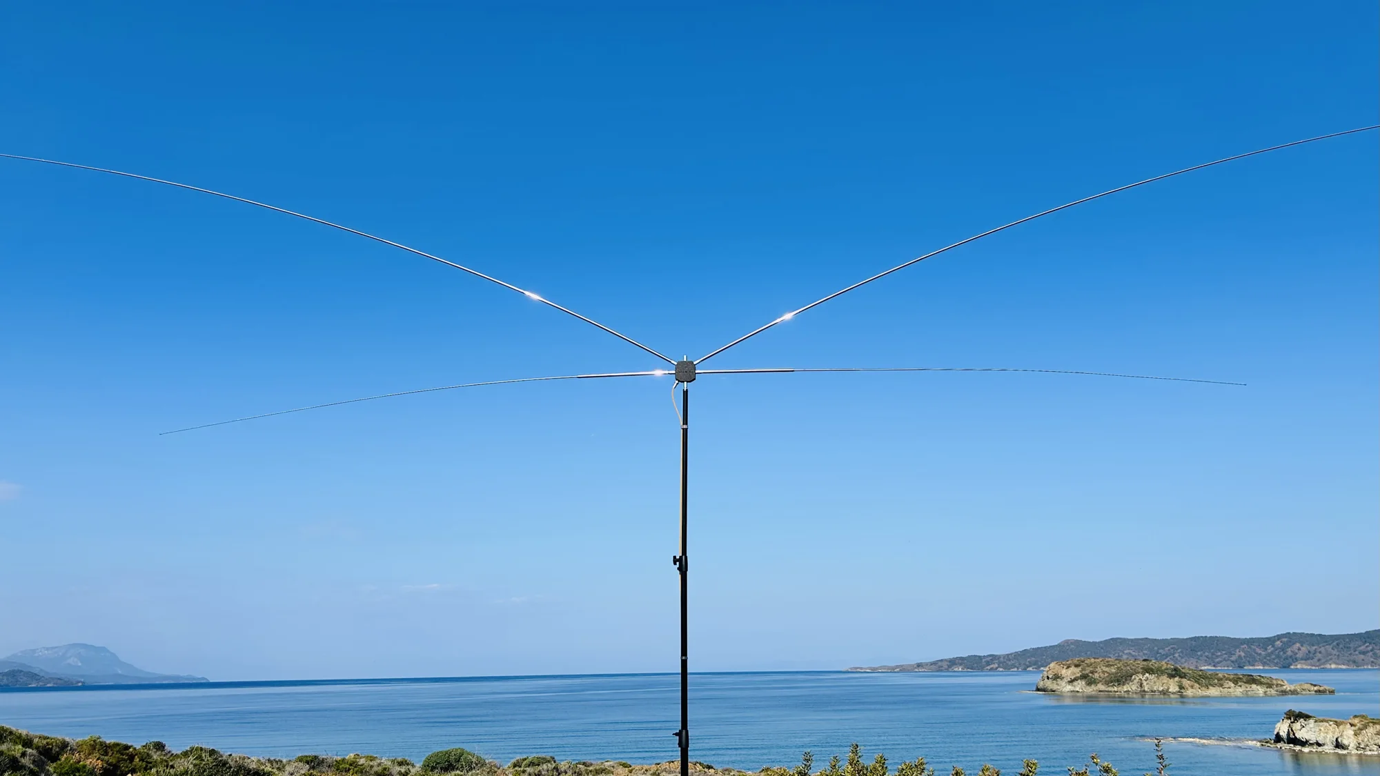 Kıyıda FIELD-DX fan dipol anteninin gerçek saha kurulumu